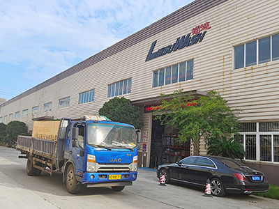 发货现场,镭鹰S90旗舰型洗车机发往陕西省宝鸡市