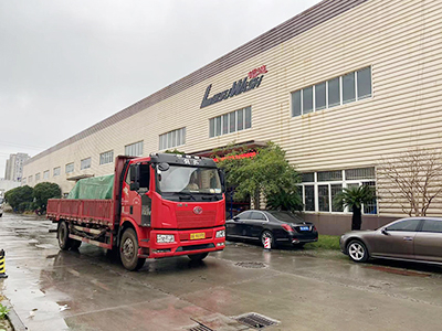 发货现场,镭鹰S90旗舰型洗车机发往新疆乌鲁木齐市