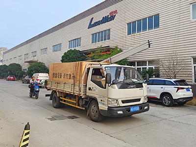 发货现场,镭鹰S90旗舰型洗车机发往四川省广安市