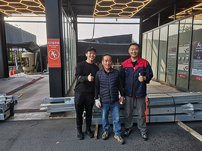 海外安装现场,两台镭翼SG仿形无接触洗车机在进驻韩国京畿道