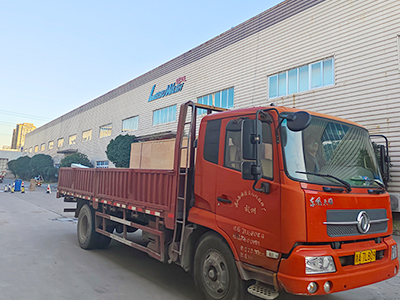 发货现场,镭鹰S90旗舰型洗车机发往浙江省温州市龙港中学新校区
