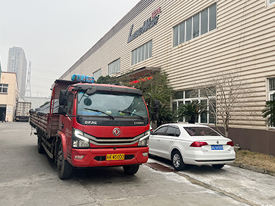 发货现场,镭鹰S90旗舰型洗车机发往内蒙古通辽市第四加油站