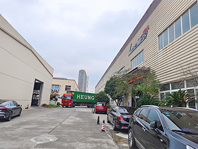 发货现场,四台镭鹰S90旗舰型洗车机发往广东省茂名市新塘加油站