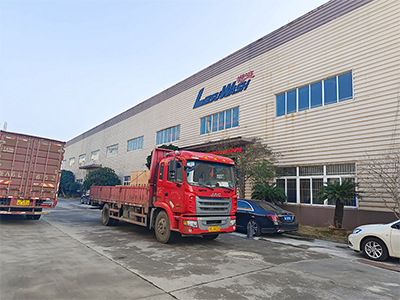 发货现场,镭鹰X1自动洗车机发往江西省宜春市宜丰县小拇指汽修