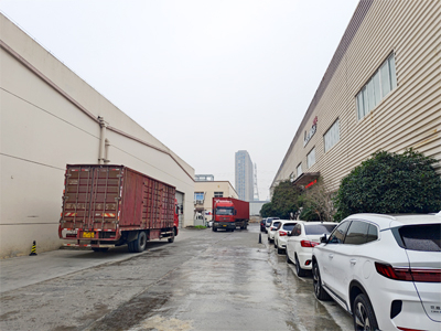 海外发货现场,两台镭翼SG仿形高压无接触洗车机发往韩国天安市