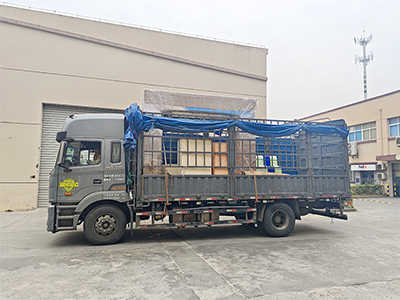 发货现场,镭翼DG仿形高压无接触洗车机发往江苏省南通市