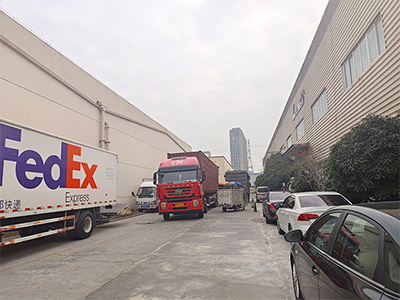 海外发货现场,两台镭鹰S90旗舰型洗车机发往印度新德里