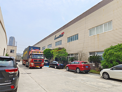 海外发货现场,三台镭豹360卓越型高压无接触全自动洗车机发往韩国仁川
