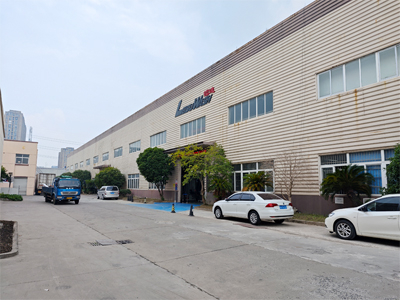 发货现场,镭鹰S90旗舰型洗车机发往云南省昆明市中石油金龙加油站