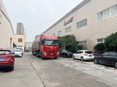 海外发货现场,五台镭豹360卓越型无接触洗车机发往俄罗斯加里宁格勒