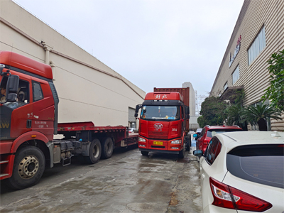海外发货现场,四台镭翼DG仿形高压无接触洗车机发往泰国曼谷