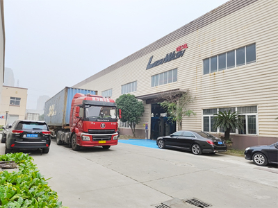 海外发货现场,镭豹360极速型全自动洗车机发往澳大利亚墨尔本
