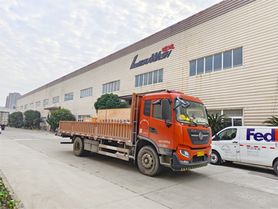 发货现场,镭鹰S90旗舰型洗车机发往浙江省宁波市