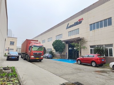 海外发货现场,三台LEISUWASH 360卓越型全自动洗车机发往法国图卢兹