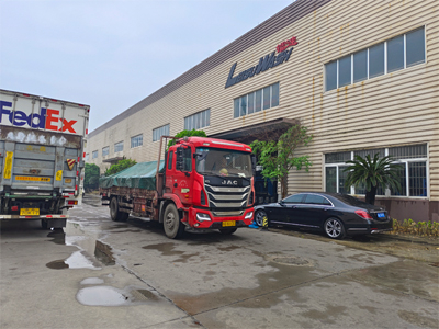 发货现场,LEISUWASH S90旗舰型洗车机发往山东省济南市