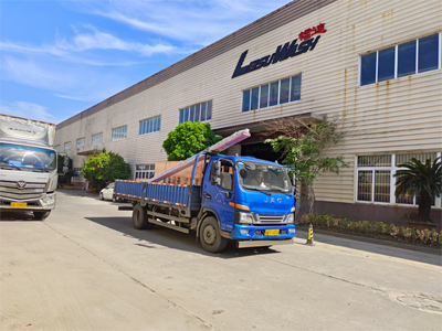 发货现场,LEISUWASH S90旗舰型洗车机发往新疆阿拉尔市