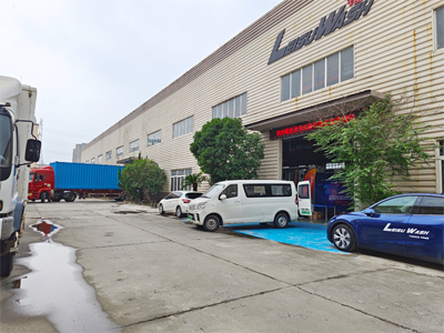 海外发货现场，五台LEISUWASH 360炫彩型高压无接触洗车机发往俄罗斯莫斯科