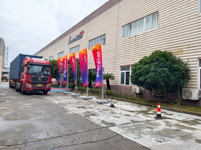 海外发货现场，三台LEISUWASH DG仿形升降式高压无接触洗车机发往俄罗斯莫斯科