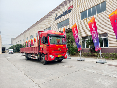 发货现场，LEISUWASH S90旗舰型洗车机发往江苏省泰州市中国石化加油站