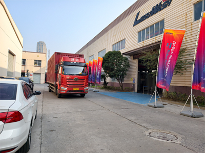 发货现场，LEISUWASH S90旗舰型洗车机发往江苏省丹阳市中国石化加油站