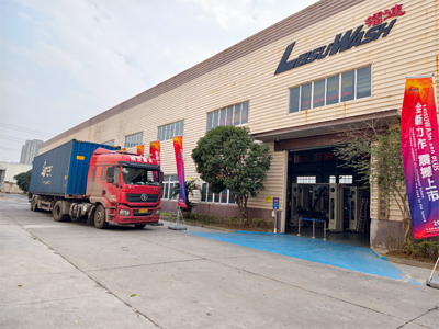 海外发货现场，三台LEISUWASH 360极速型高压无接触洗车机发往俄罗斯莫斯科