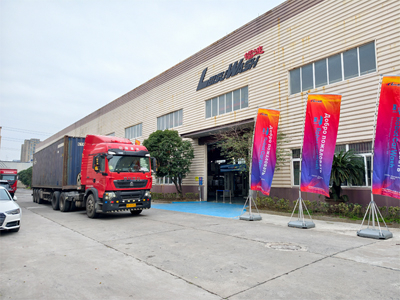 海外发货现场，四台LEISUWASH 380 PLUS高压无接触洗车机发往俄罗斯加里宁格勒