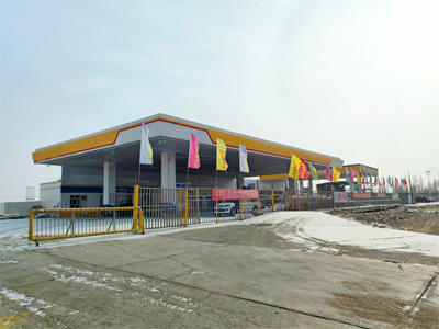 两台LEISUWASH S90旗舰型洗车机在新疆且末县能源加油站安装完成交付使用
