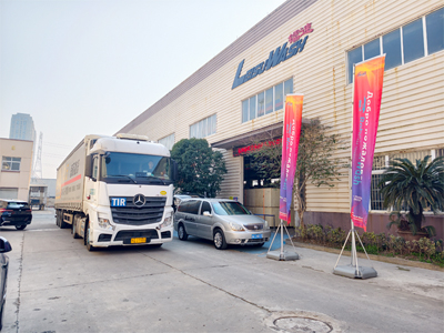 海外发货现场,两台LEISUWASH 360极速型高压无接触洗车机发往俄罗斯莫斯科