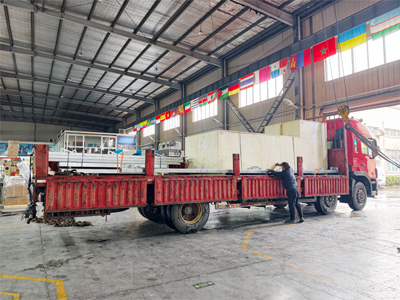 海外发货现场,LEISUWASH SG PLUS仿形高压无接触自动洗车机发往乌兹别克斯坦