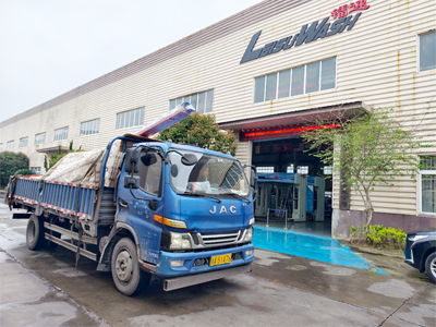 发货现场,LEISUWASH S90旗舰型洗车机发往山东省潍坊市