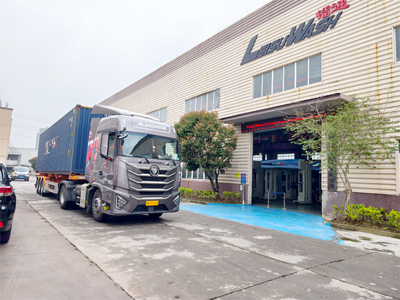 五台 LEISUWASH 360 全自动洗车机顺利发往中国台湾省