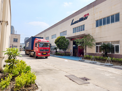 两台LEISUWASH 380 PLUS 智能洗车机启程发往俄罗斯莫斯科