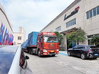 六台 LEISUWASH 380 PLUS 智能洗车机启运俄罗斯加里宁格勒，中国智造深耕东欧高端汽服市场