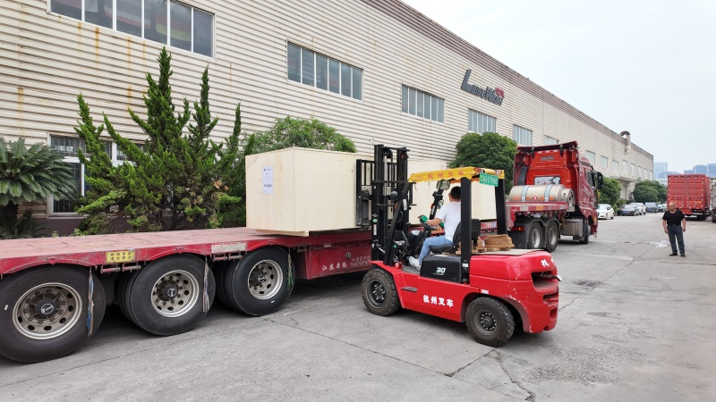 品质出圈｜三台 LEISUWASH 370 PLUS 无接触洗车机发往俄罗斯萨马拉